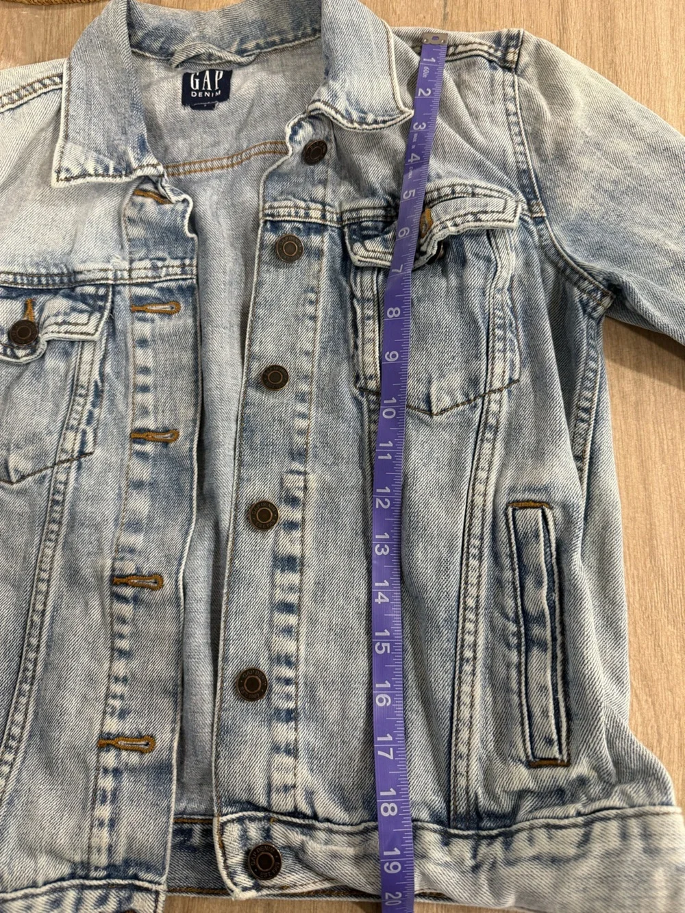 GAP Denim Icon Jacket Light Wash Jean Jacket Size Small Classic Trucker - Picture 10 of 11